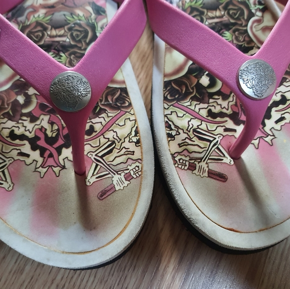 Ed Hardy flip flop - Picture 2 of 6